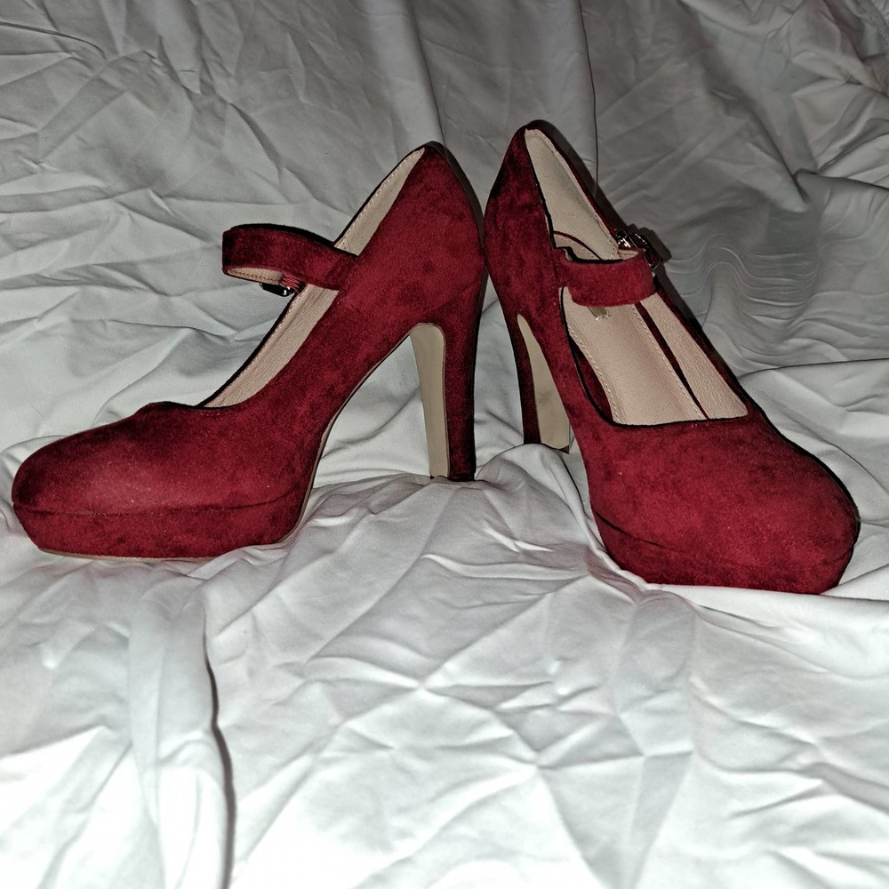 NEW JUMIX Europe - Rich Red Suede 4 inch pumps SZ 38 EU /7 US